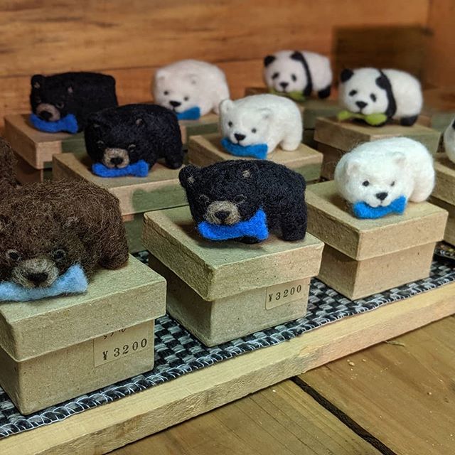＼くまづくし展　いよいよ開催！／.くまに関するアイテムを集めたイベント・くまづくし展を、今年も開催します！くま雑貨、くま絵本、くま食器など、さまざまな作家さん、メーカーのくま商品が大集合。ぜひお見逃しなく〜！..会期：8月9日(金)〜9月1日(日)会場：デイリーズ三鷹店.#くま好き集まれ#くまづくし展#sleepysheep#デイリーズ#開催決定#くま雑貨#三鷹#吉祥寺#bear##熊ボッコ#北海道#旭川#民芸品#木彫りの熊 #トミヤ郷土民芸#くまづくし展2019
