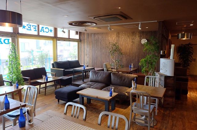 .5日間休業させていただき、カフェの改装が完了しました！お知らせが遅くなってしまいましたが、土曜日から営業再開しました。店内のどこがかわったかわかりますか？この改装で、より一層皆様に楽しんでいただけるようイベントなども開催しやすくなったと思います。イベント等がきまったらHP、SNSで告知します。ぜひチェックしてください！️..#デイリーズカフェ#三鷹#デイリーズ#カフェ改装#カフェライブ#ステージ#キャッシュレス #還元